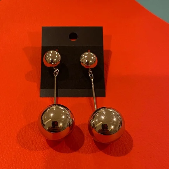 Elegant Silver Drop Earrings - Picture 3 of 4